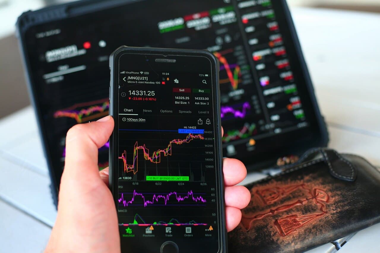 Quais são os tipos de opções negociadas na Bolsa? Grana Explica | Por Matheus Caliman - imagem destacada