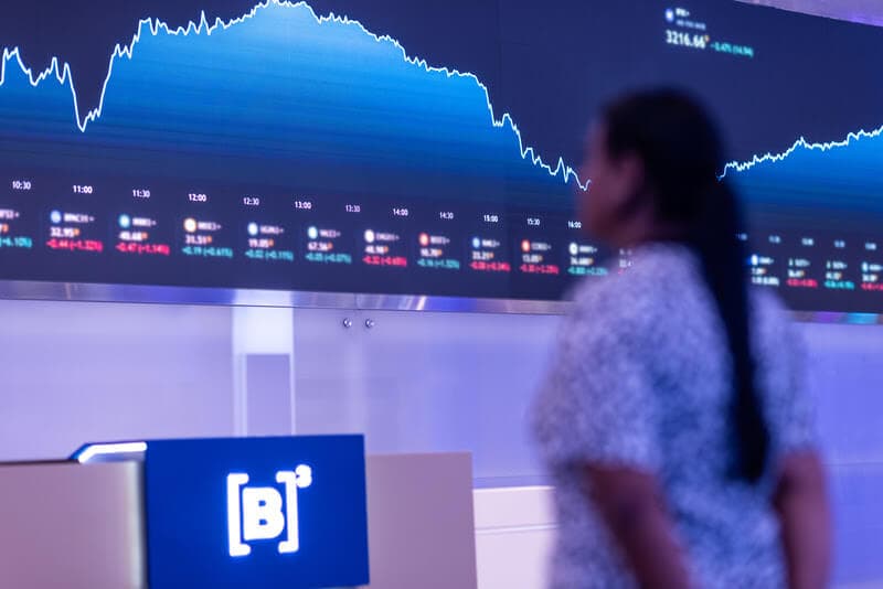 Mulheres investidoras aportam em renda variável - imagem destacada