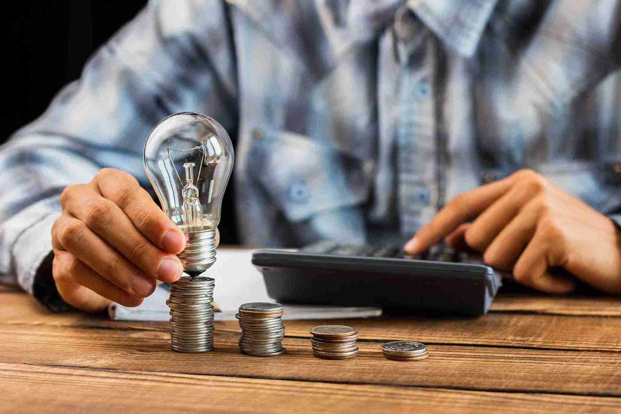Como economizar energia: 12 dicas práticas para reduzir sua conta de luz - imagem destacada