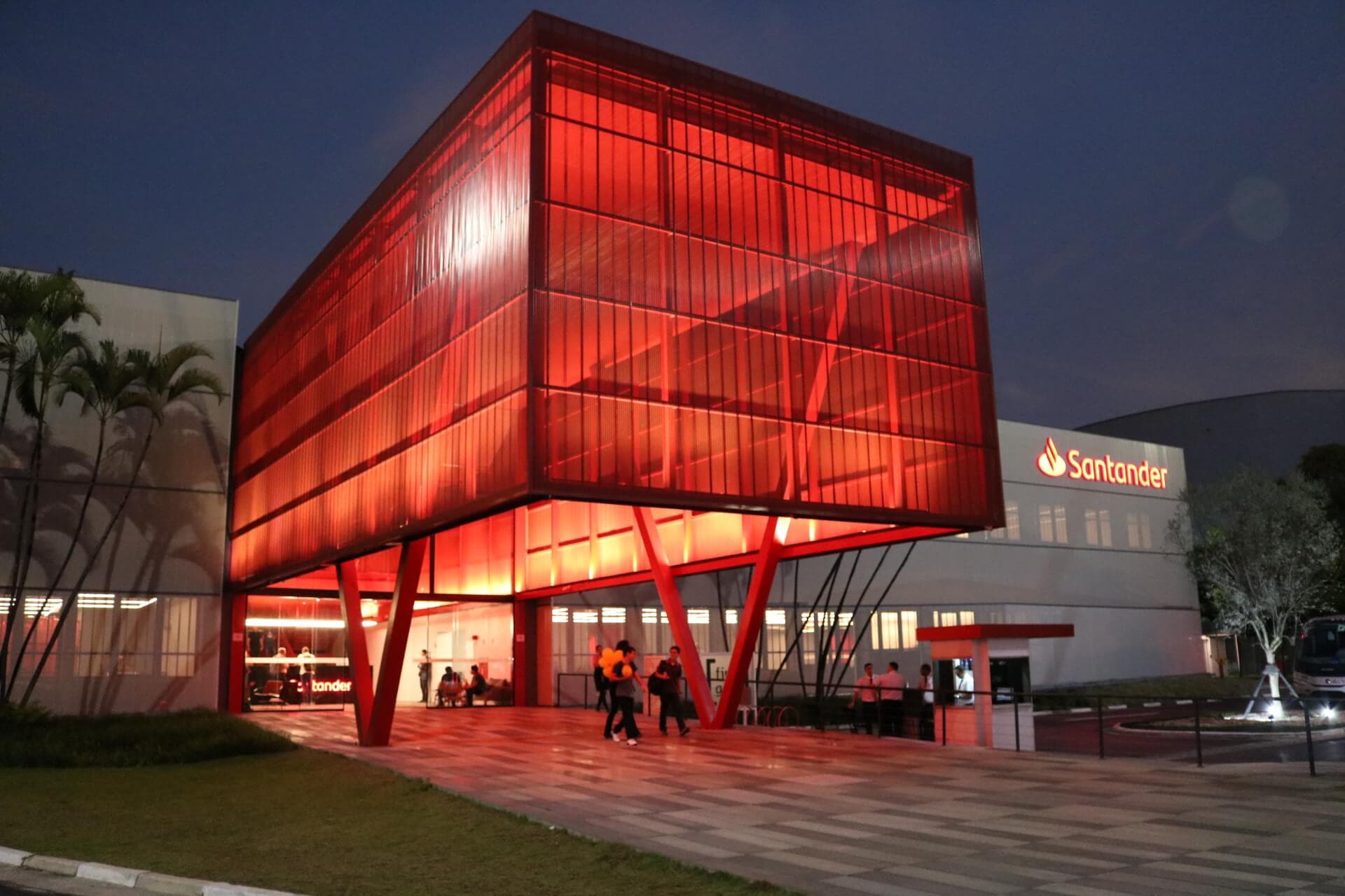 SANB11 – Santander Brasil aumenta lucro no trimestre - imagem destacada