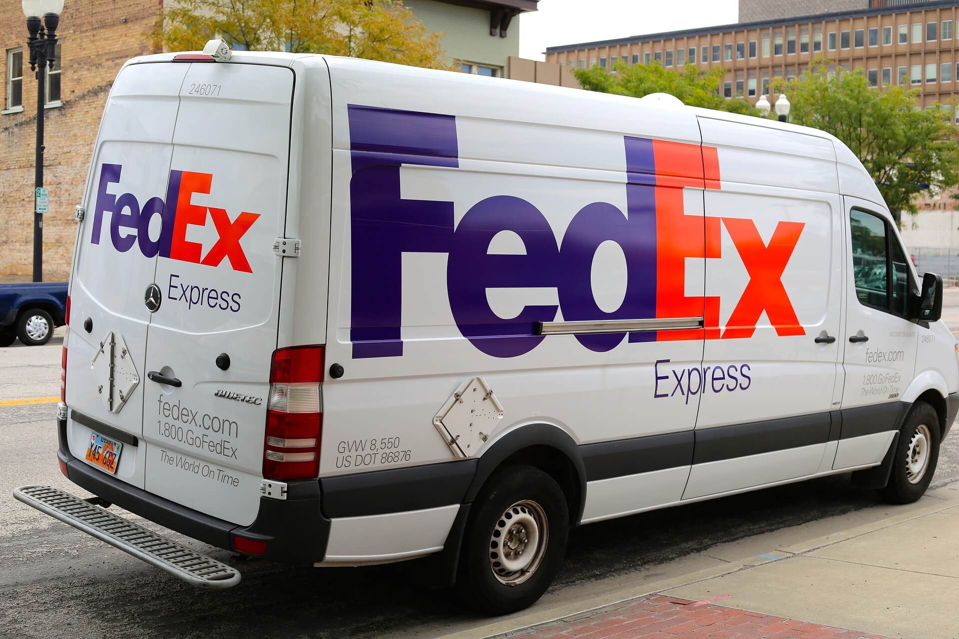 Fedex (FDXB34) distribui dividendos no Brasil - imagem destacada