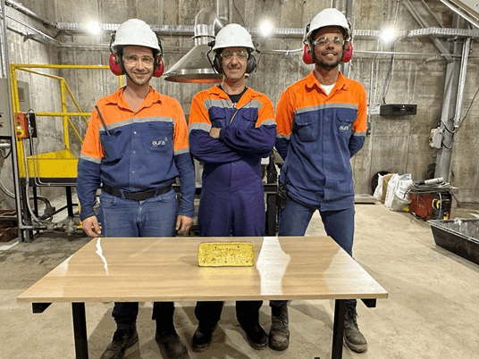 Aura Minerals (AURA33) produziu primeira barra de ouro em Tocantins - imagem destacada